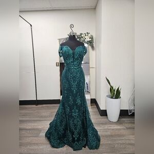 Elegant Hunter Green Mermaid Gown